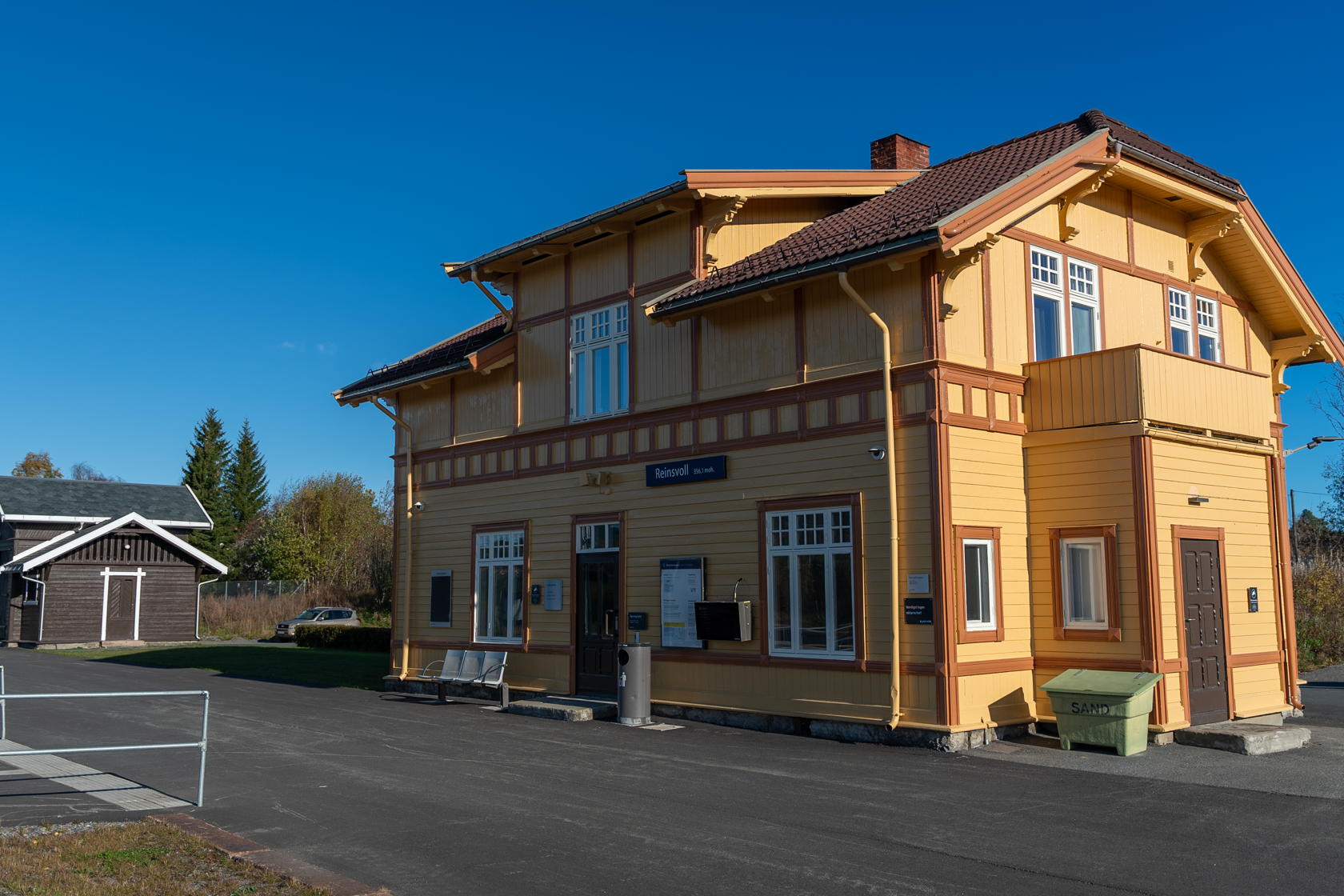 Eksteriørfoto av Reinsvoll stasjon