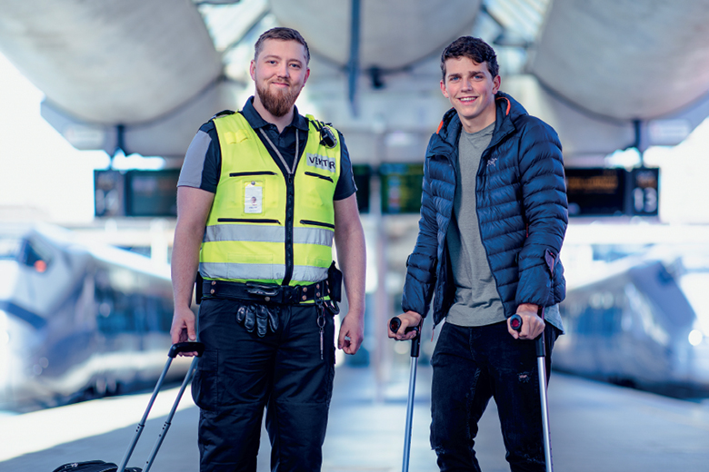 Du kan nå bestille assistansetjeneste på stasjonene i Stavanger og Kristiansand. Tjenesten er gratis og tilgjengelig på totalt 14 av våre stasjoner. (Foto: Bane NOR).