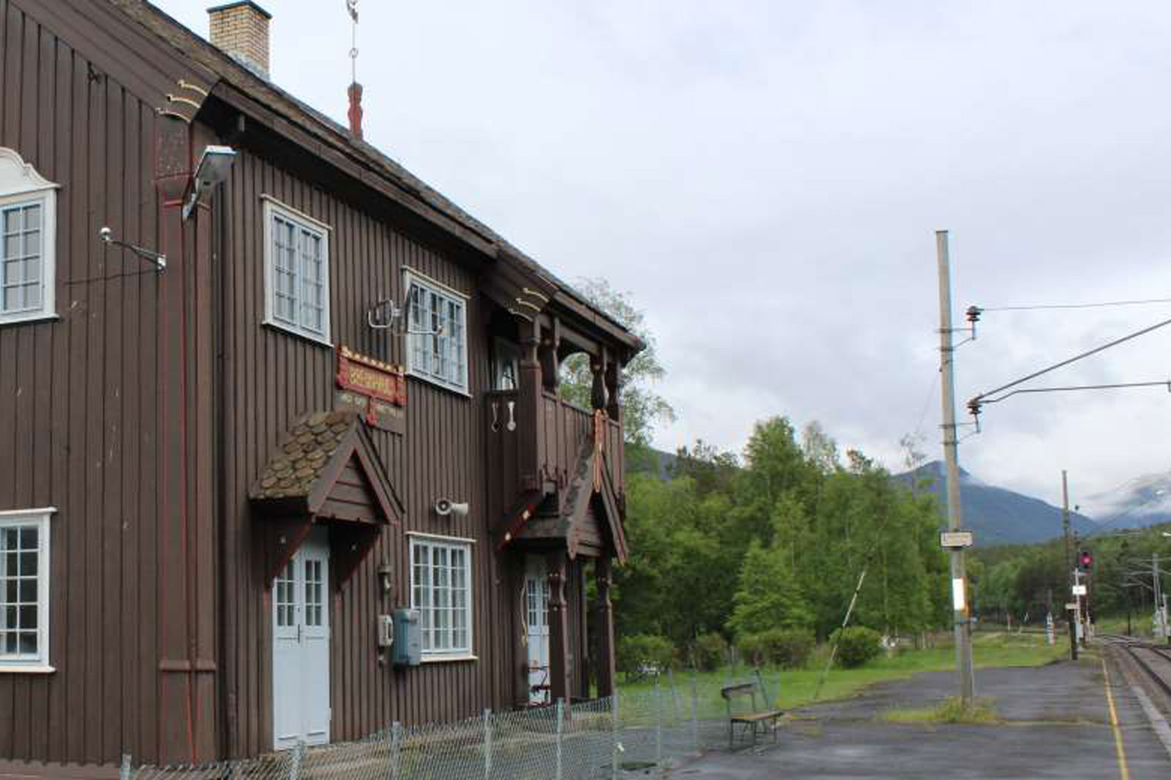 The station building at Brennhaug station