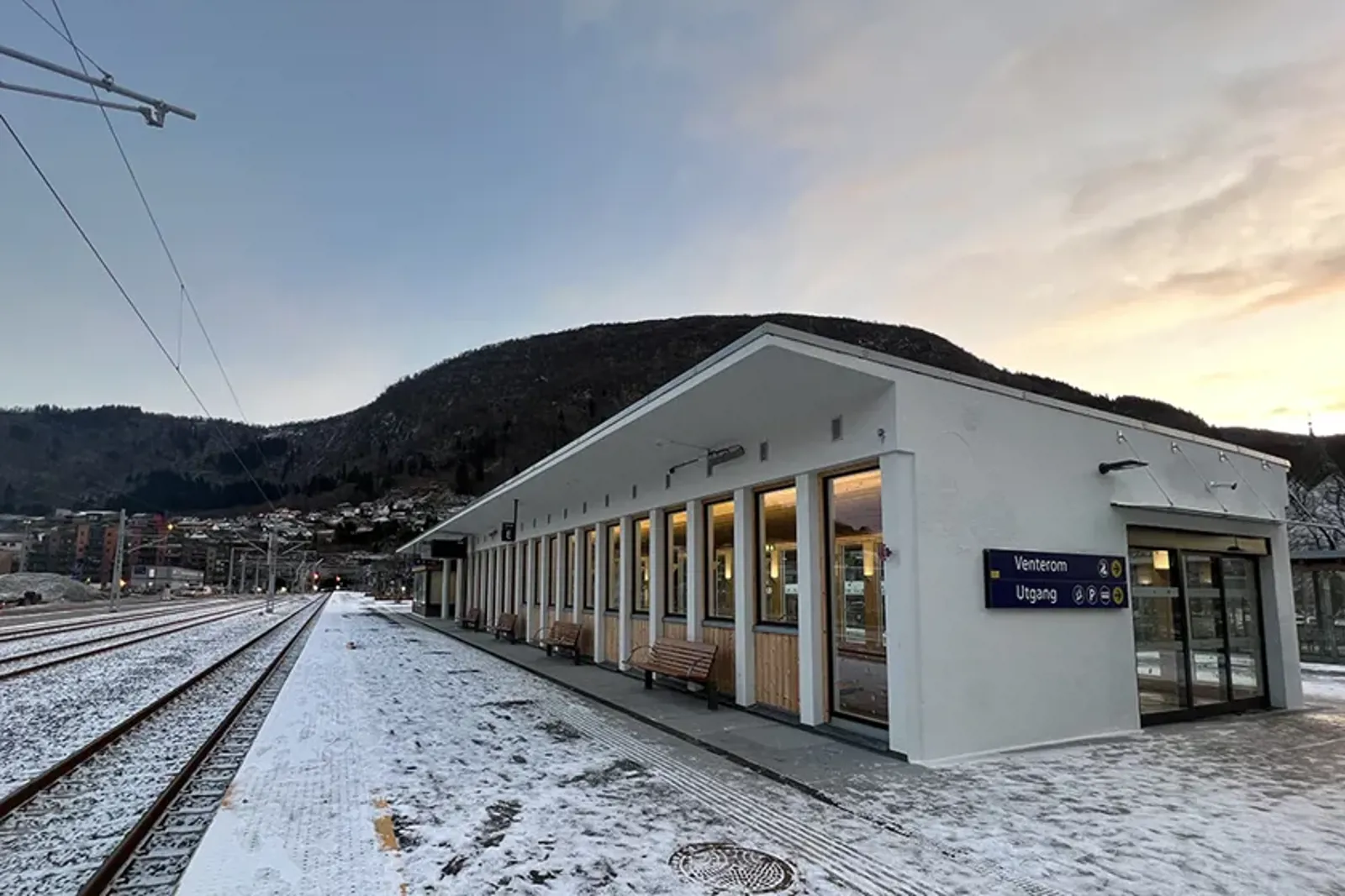 Eksterior view of Arna stasjon