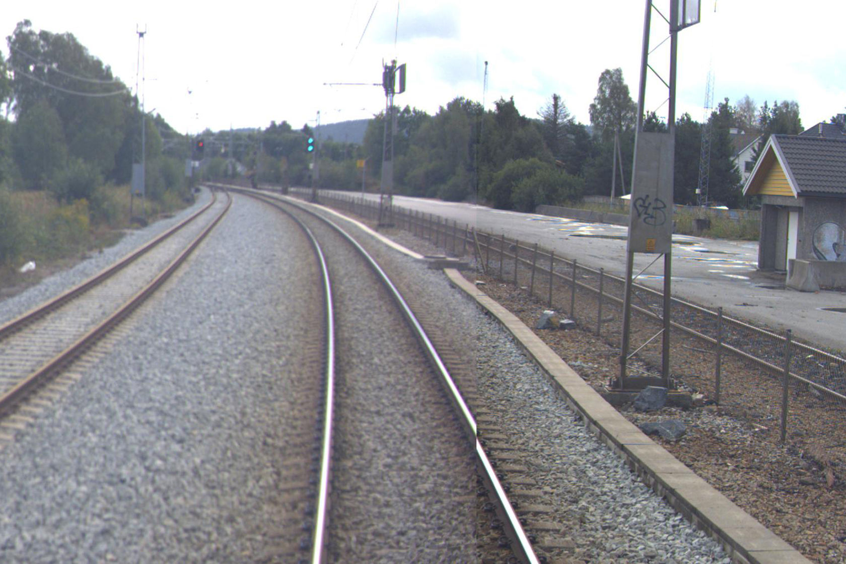 Tracks and platform at Berg station