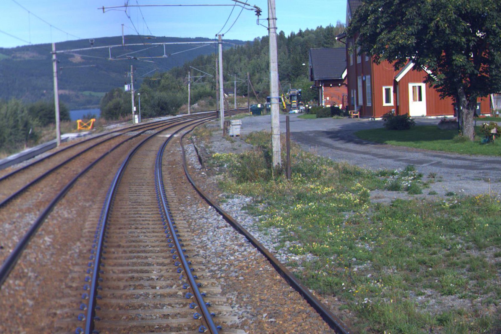 Spor og stasjonsbygning på Bergseng stasjon