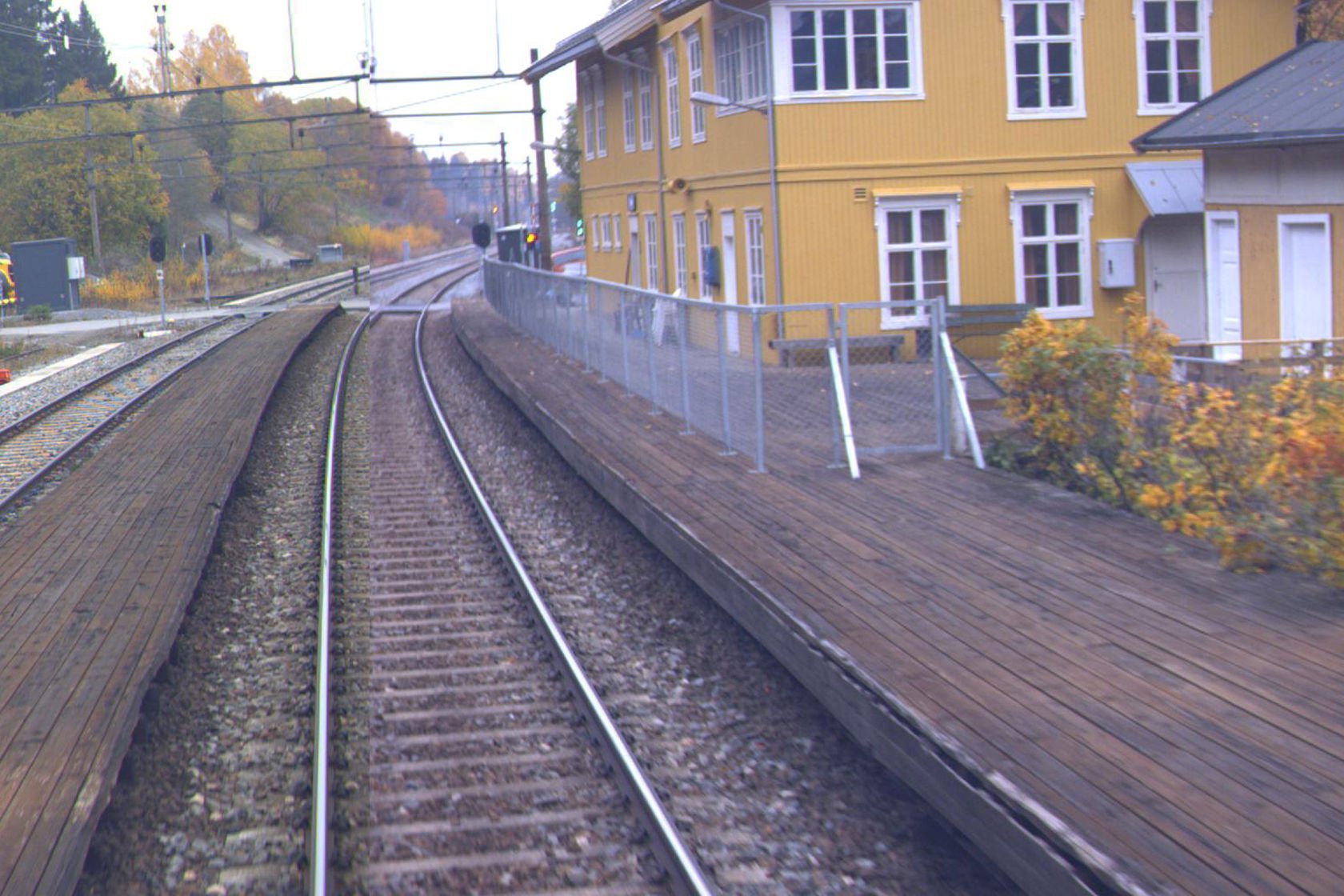 Tracks and station building at Bøn station