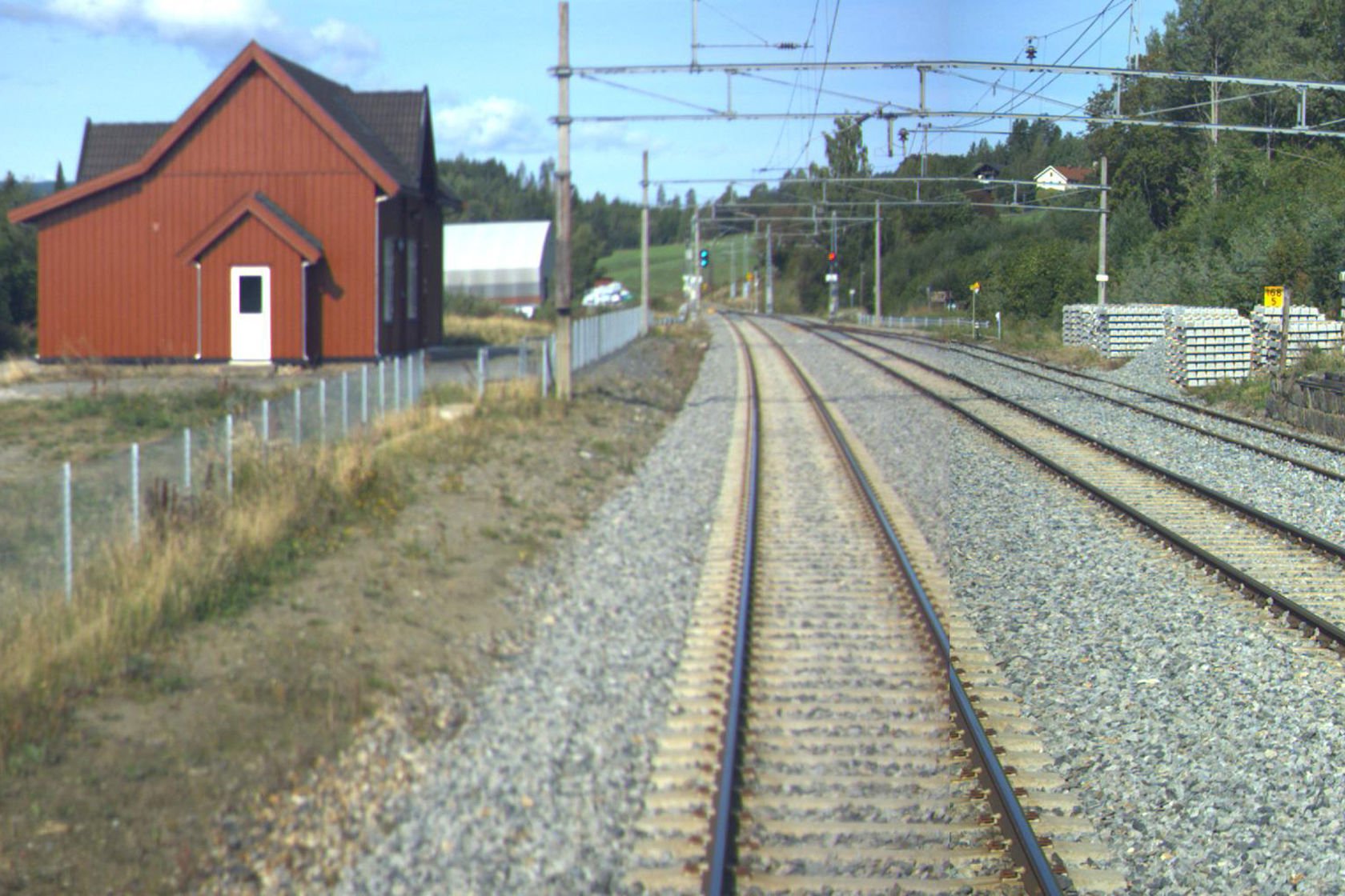 Tracks and station building at Brøttum station