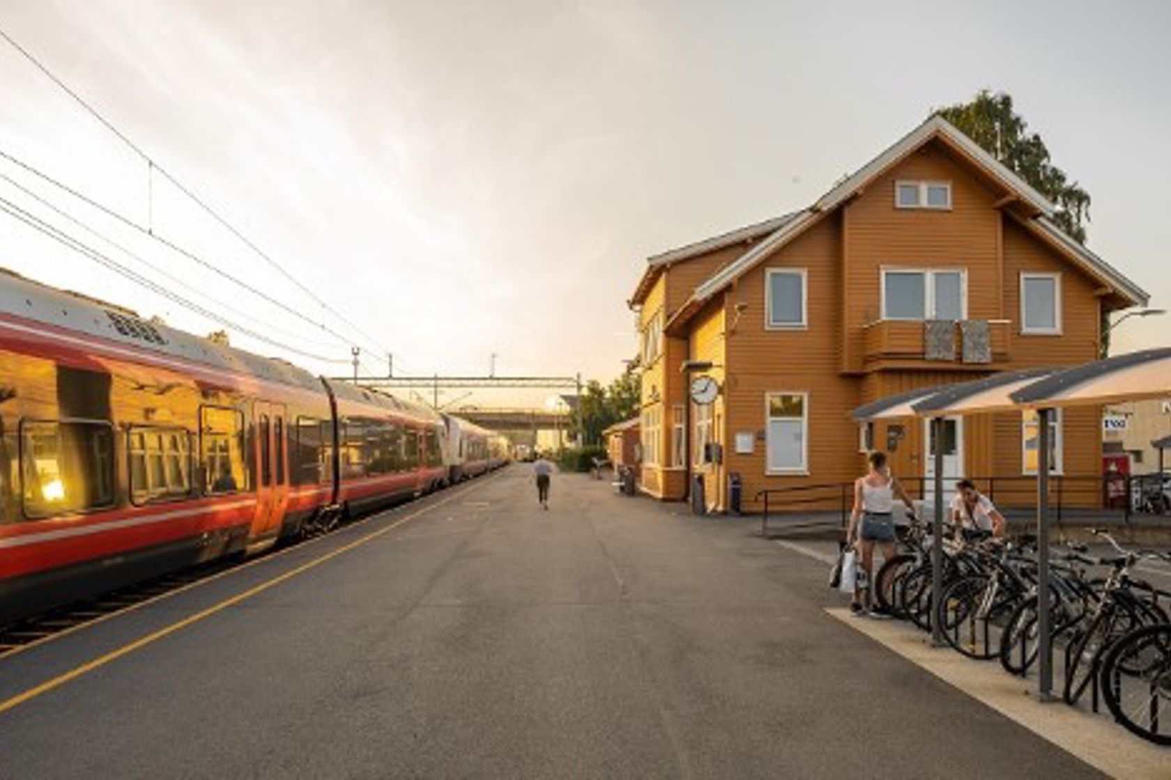 Exterior view of Brumunddal station