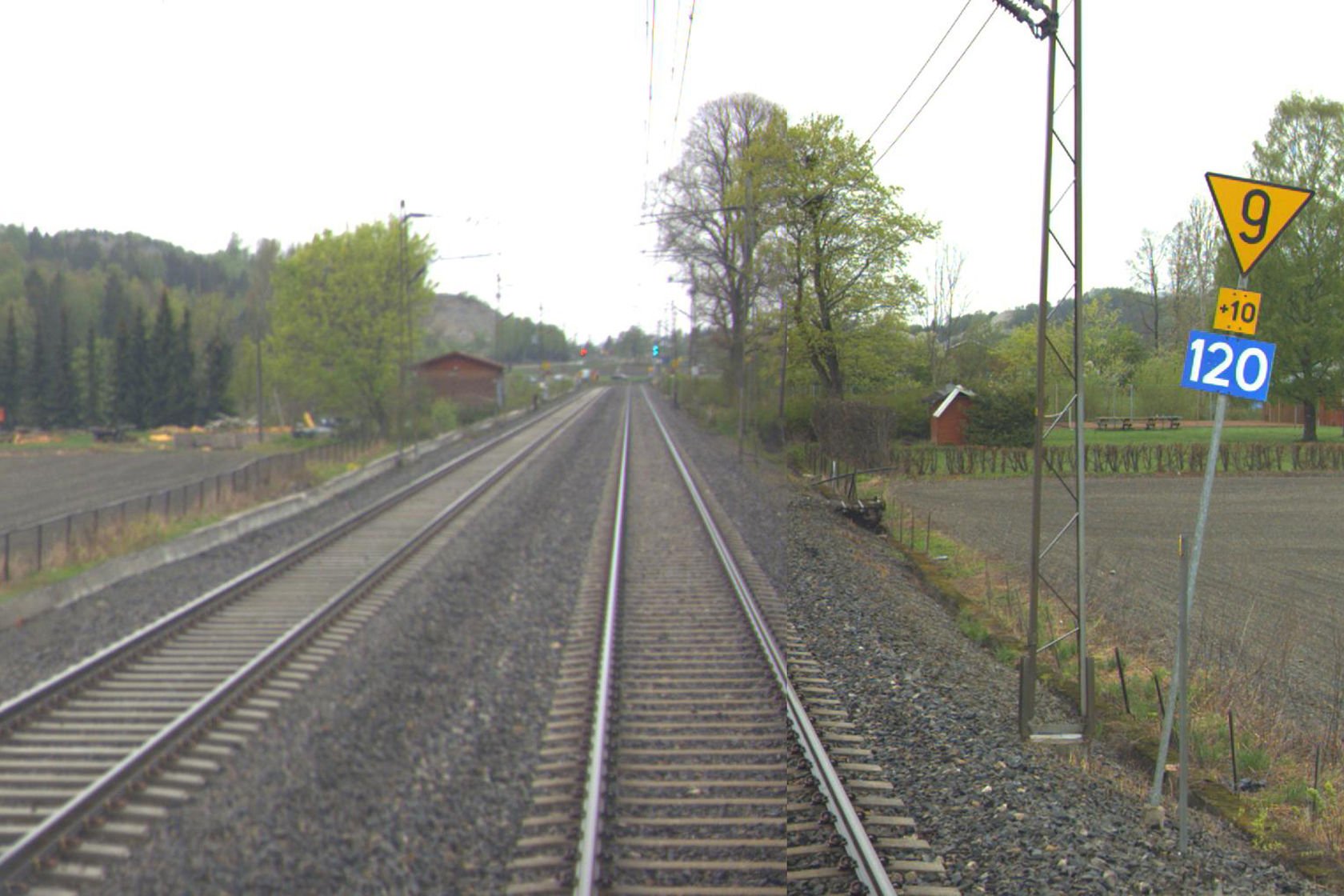 Tracks at Daler station