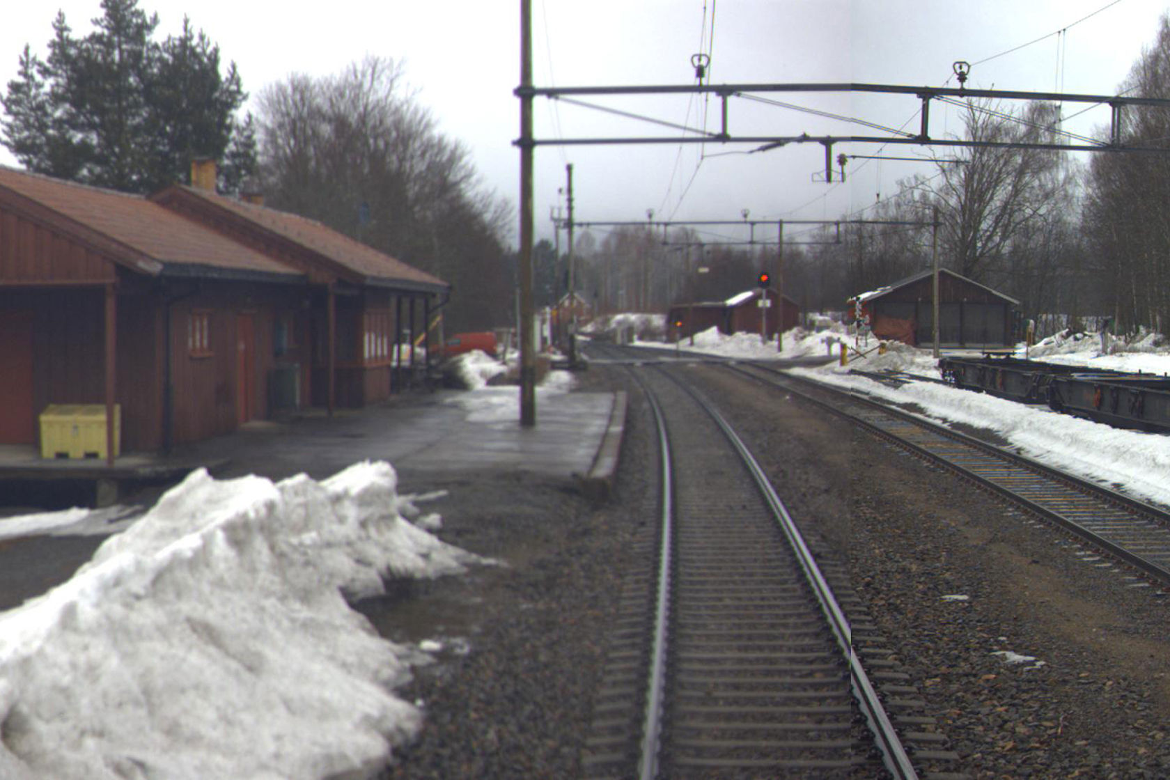 Tracks and station building at Disenå station