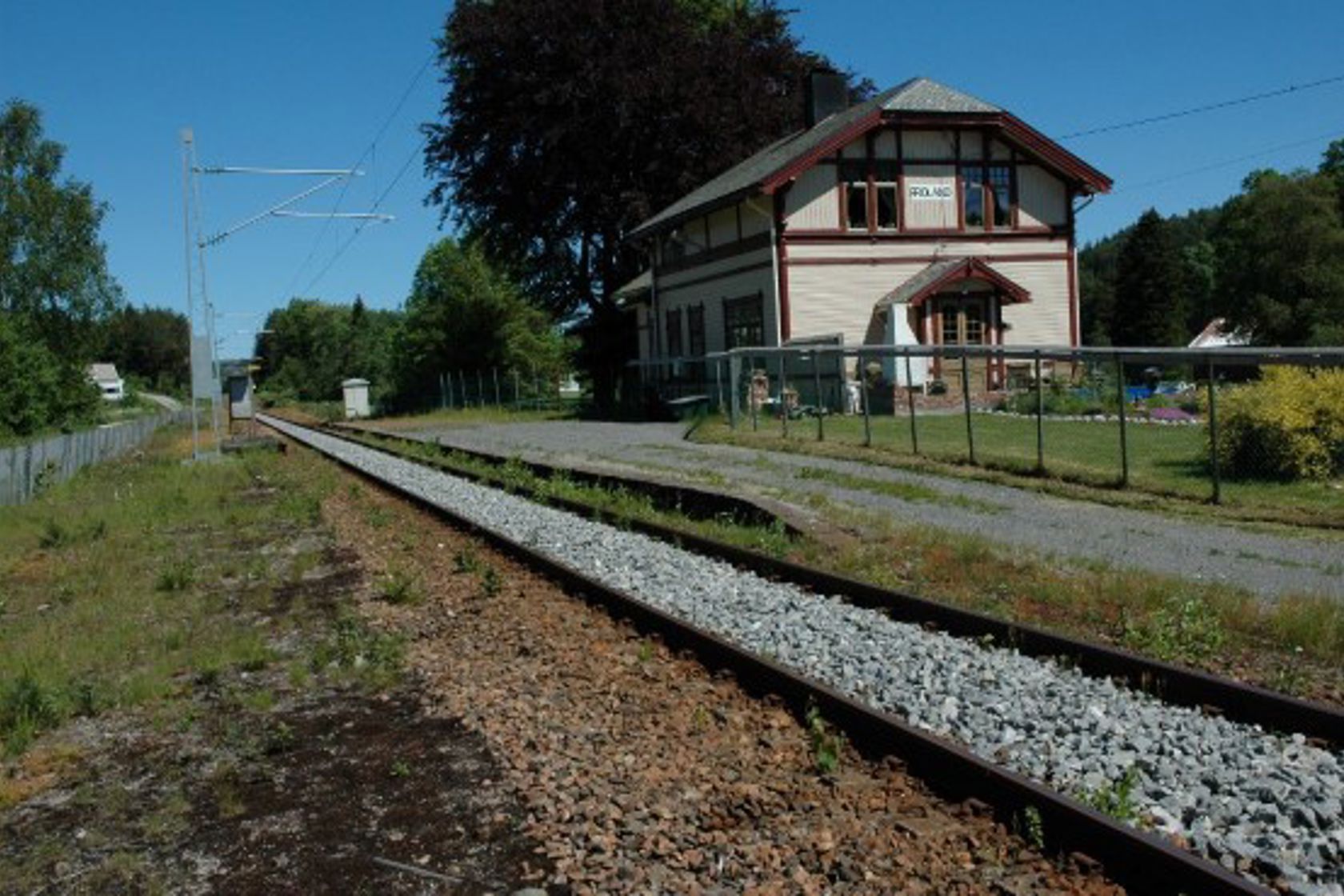 Exterior view of Froland station