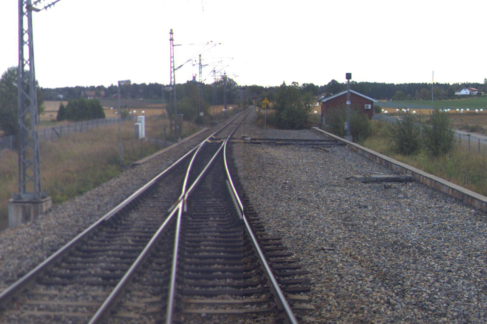 Spor og bygning på Haug stasjon