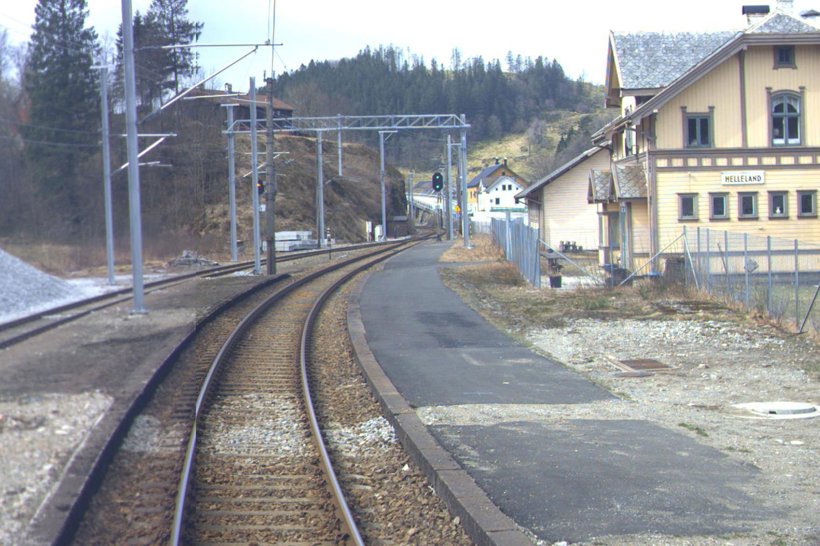 Tracks and station building at Helleland station