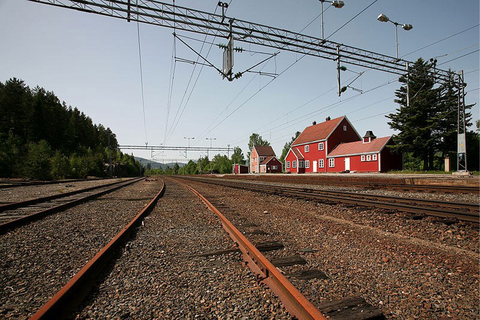 Tracks and station building at Hjuksebø station