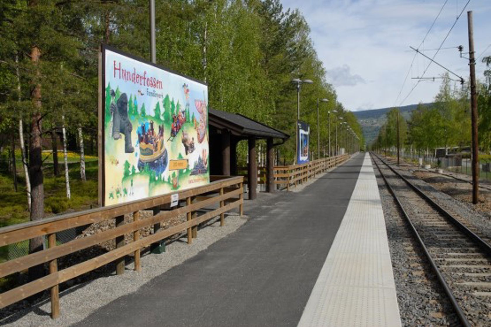 Exterior view of Hunderfossen stop