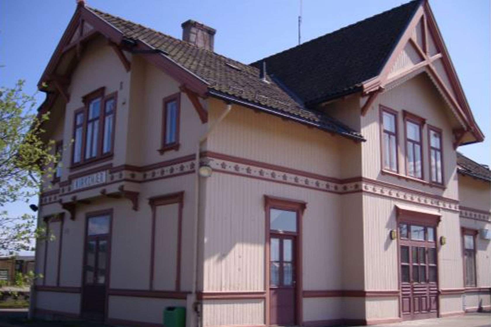 The station building at Kirkenær station
