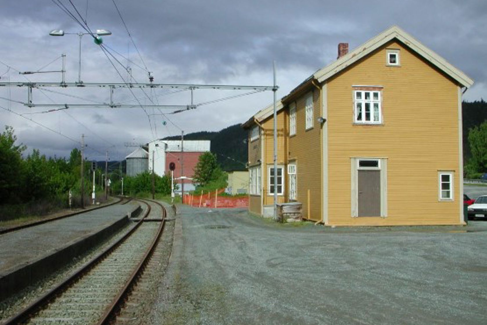 Exterior view of Lundamo station