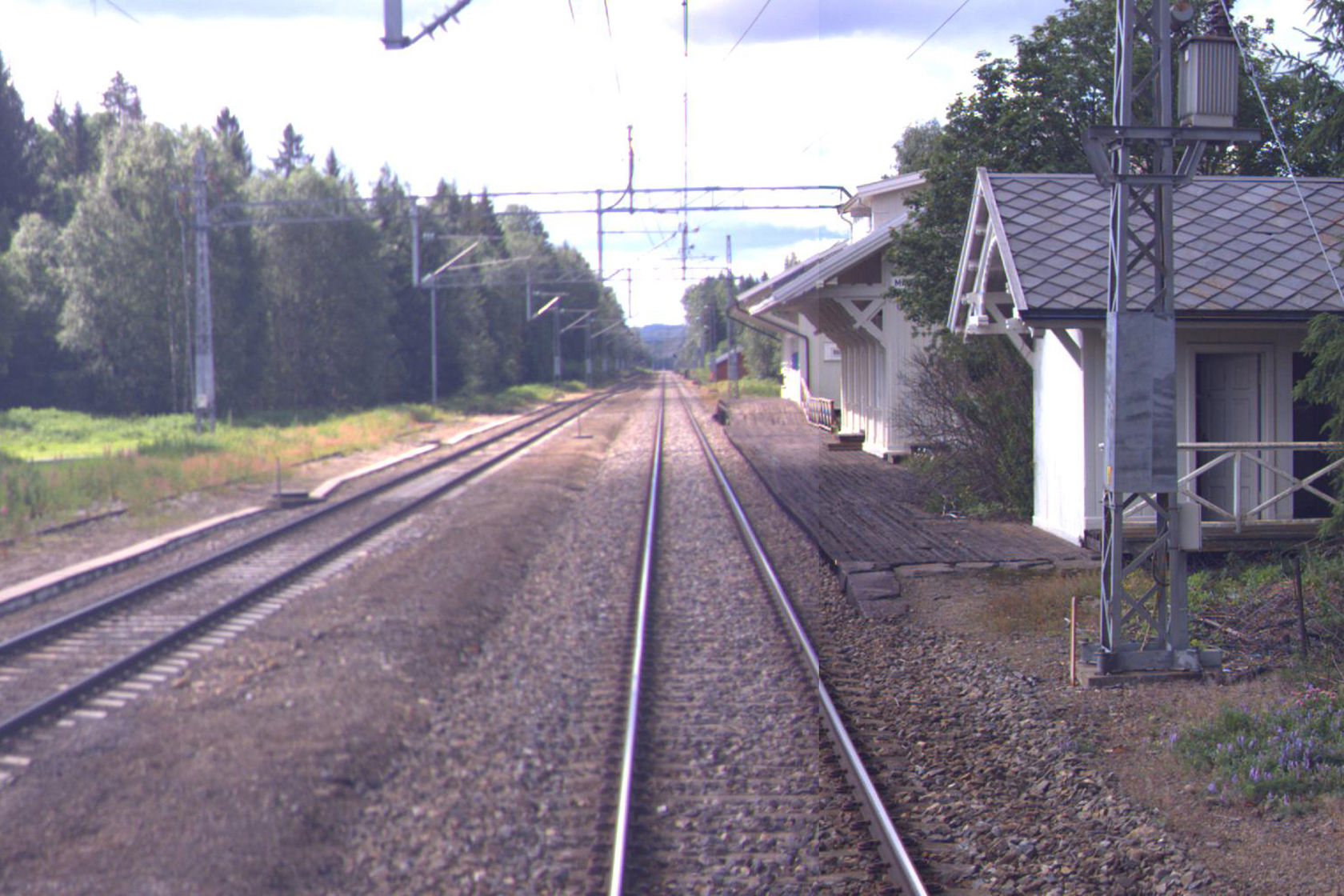 Spor og bygning på Matrand stasjon
