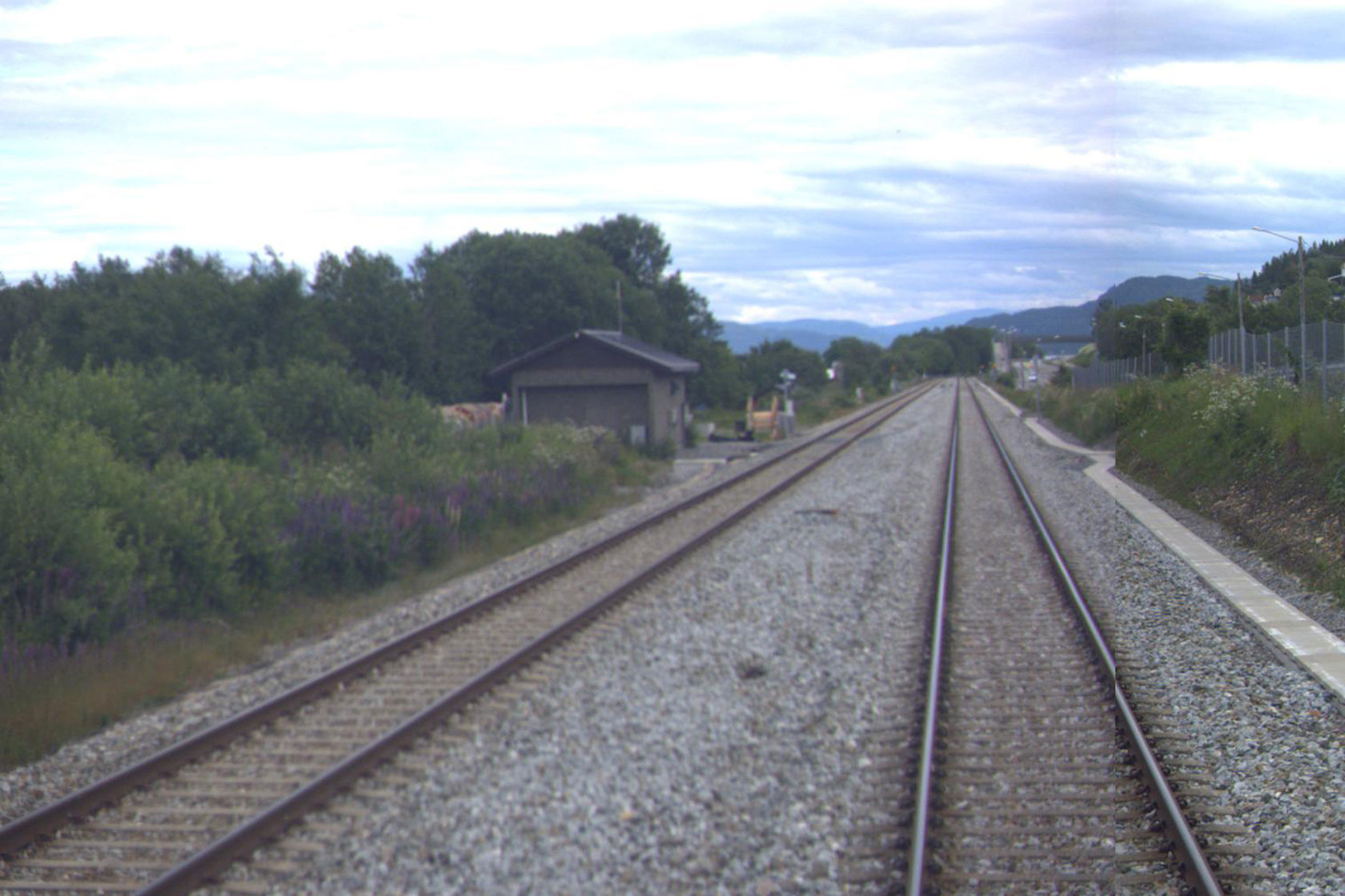 Tracks at Midtsandan station