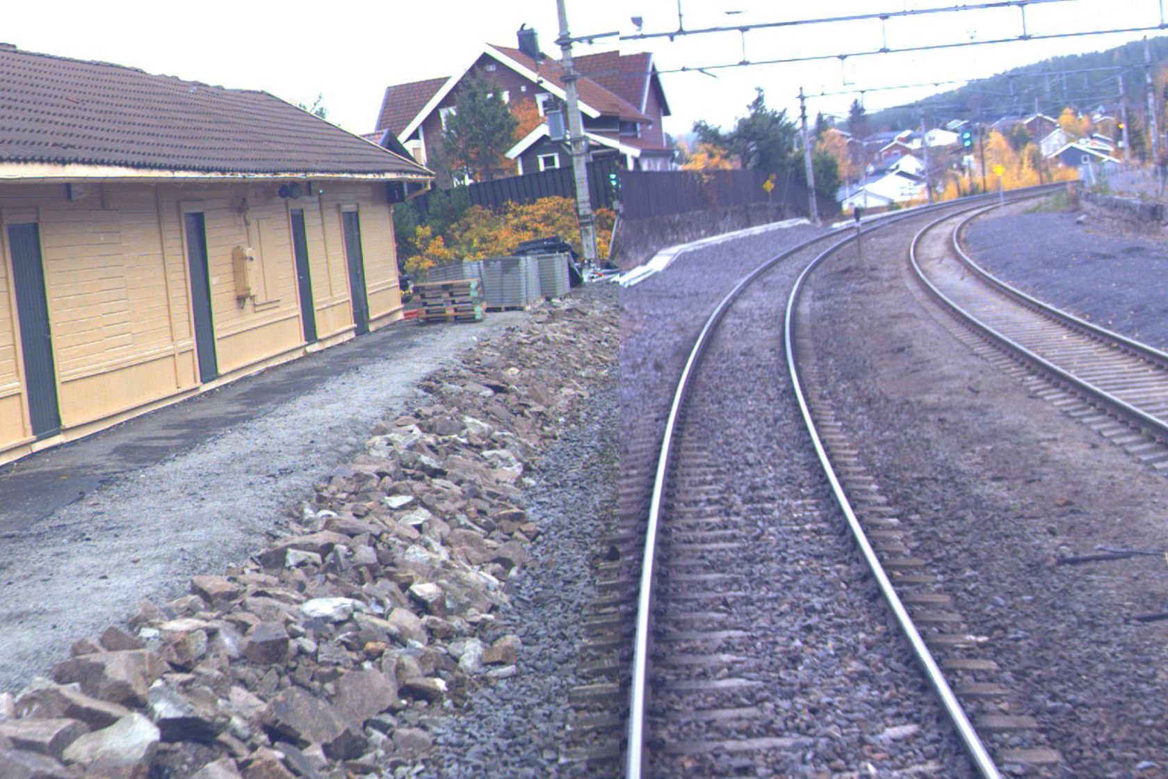 Tracks and building at Monsrud station