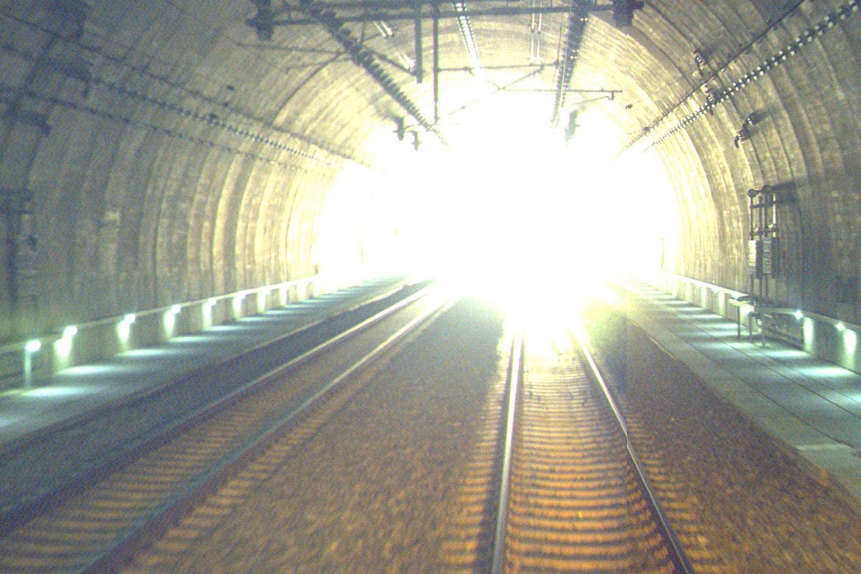 Spor i tunnel på Nykirke stasjon