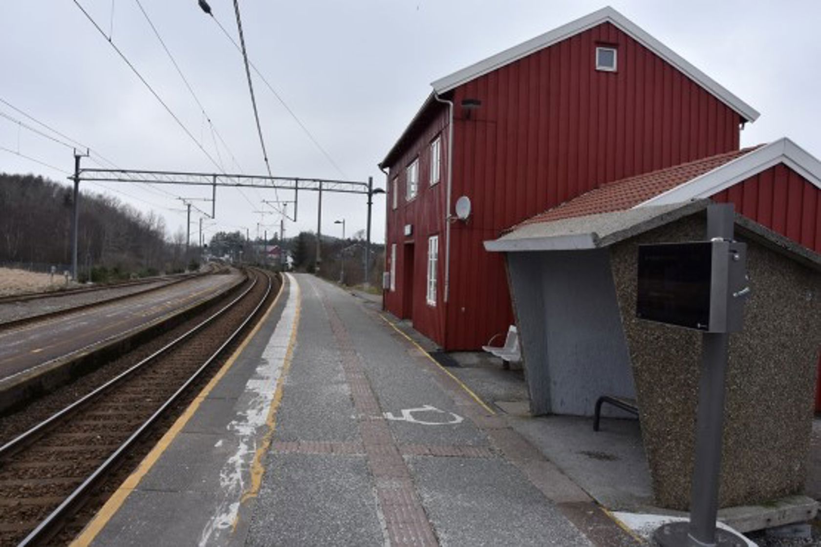 Exterior view of Ogna station