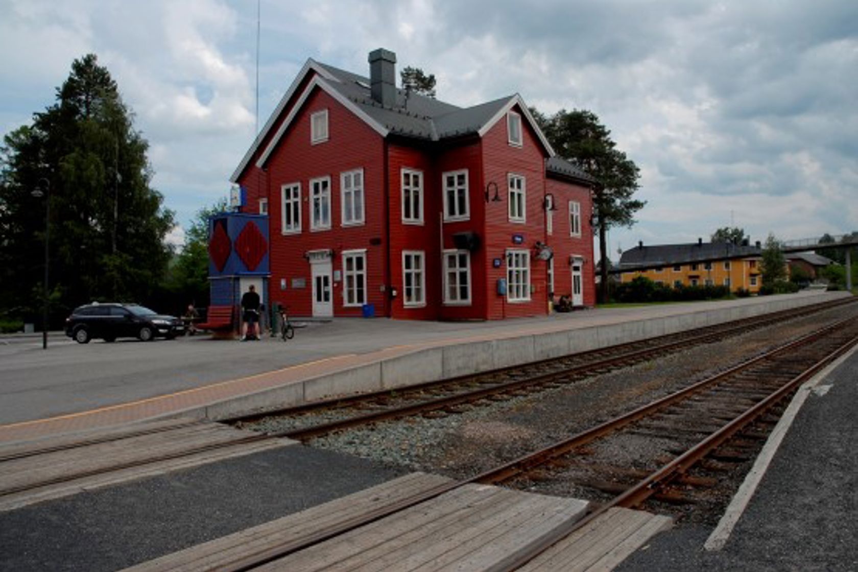 Exterior view of Rena station