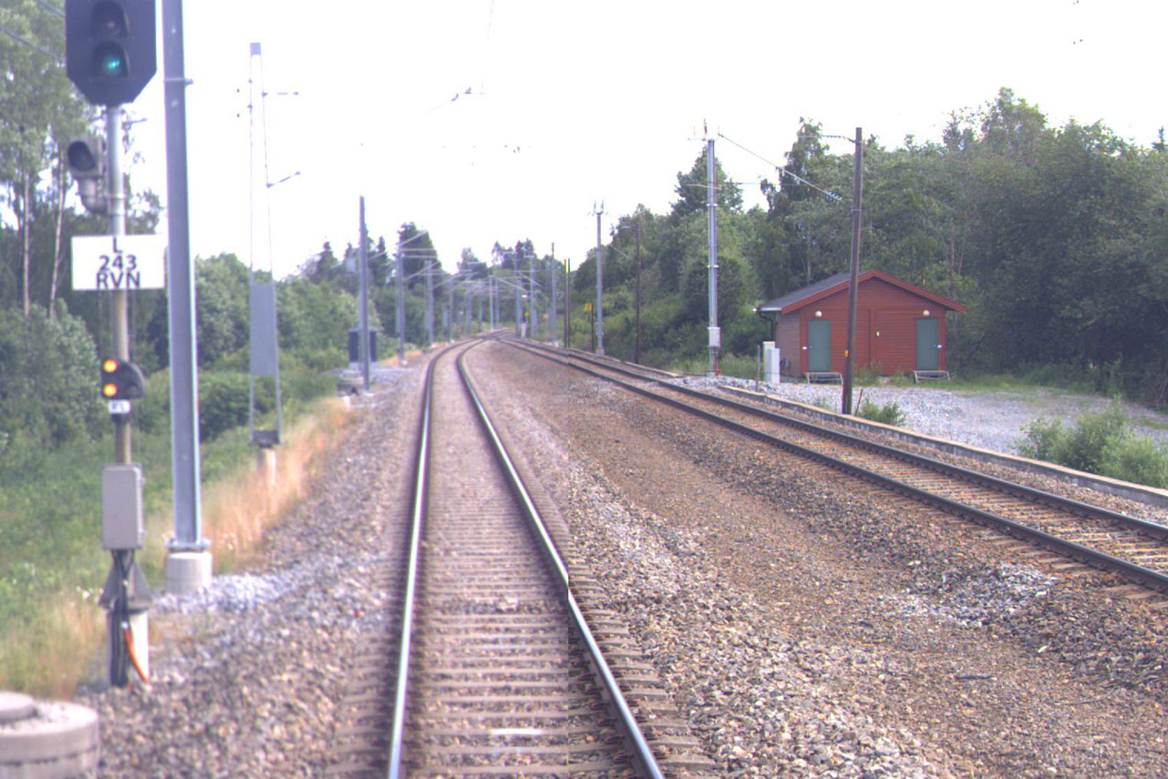 Tracks and building at Roven station