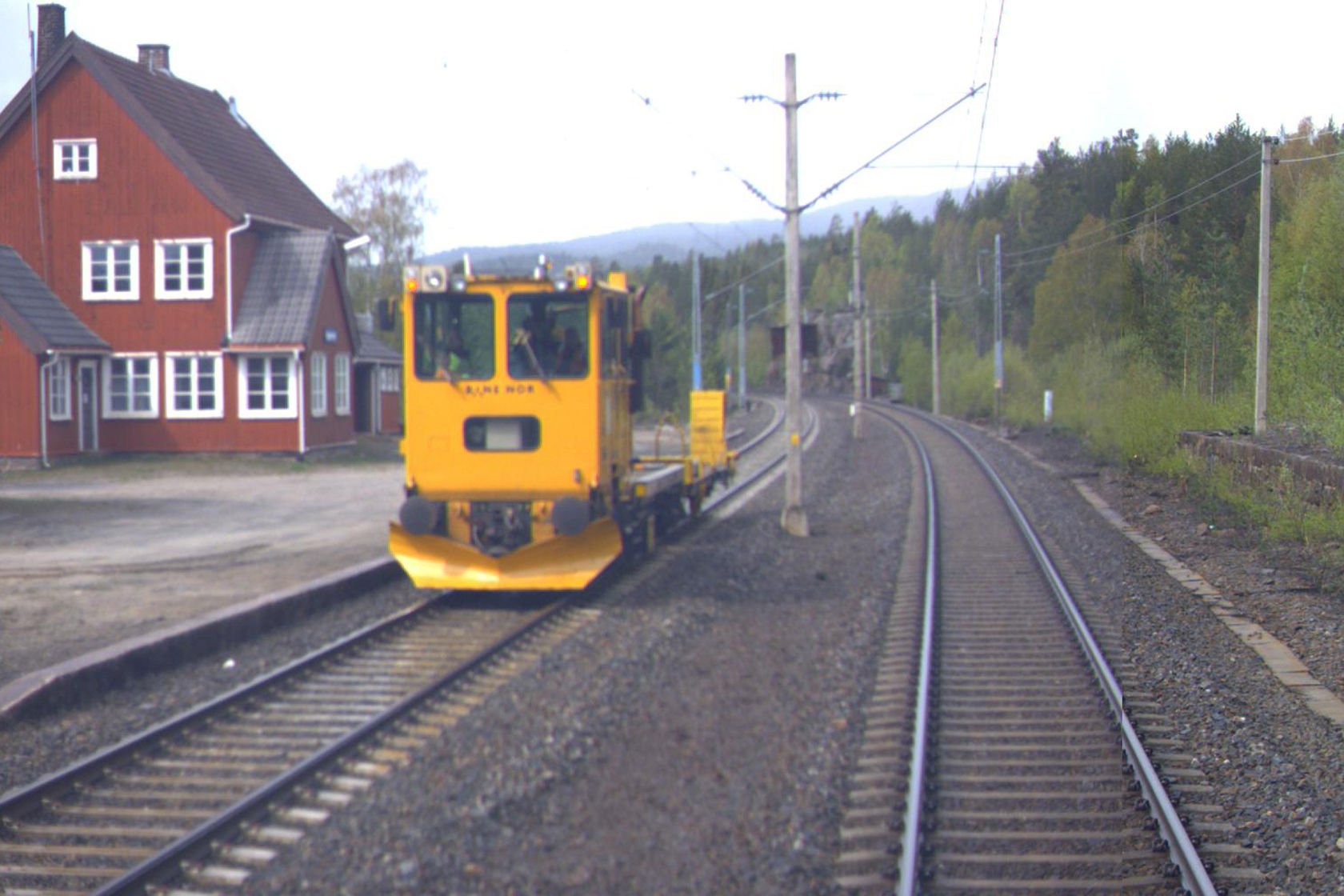 Tracks and station building at Saggrenda station