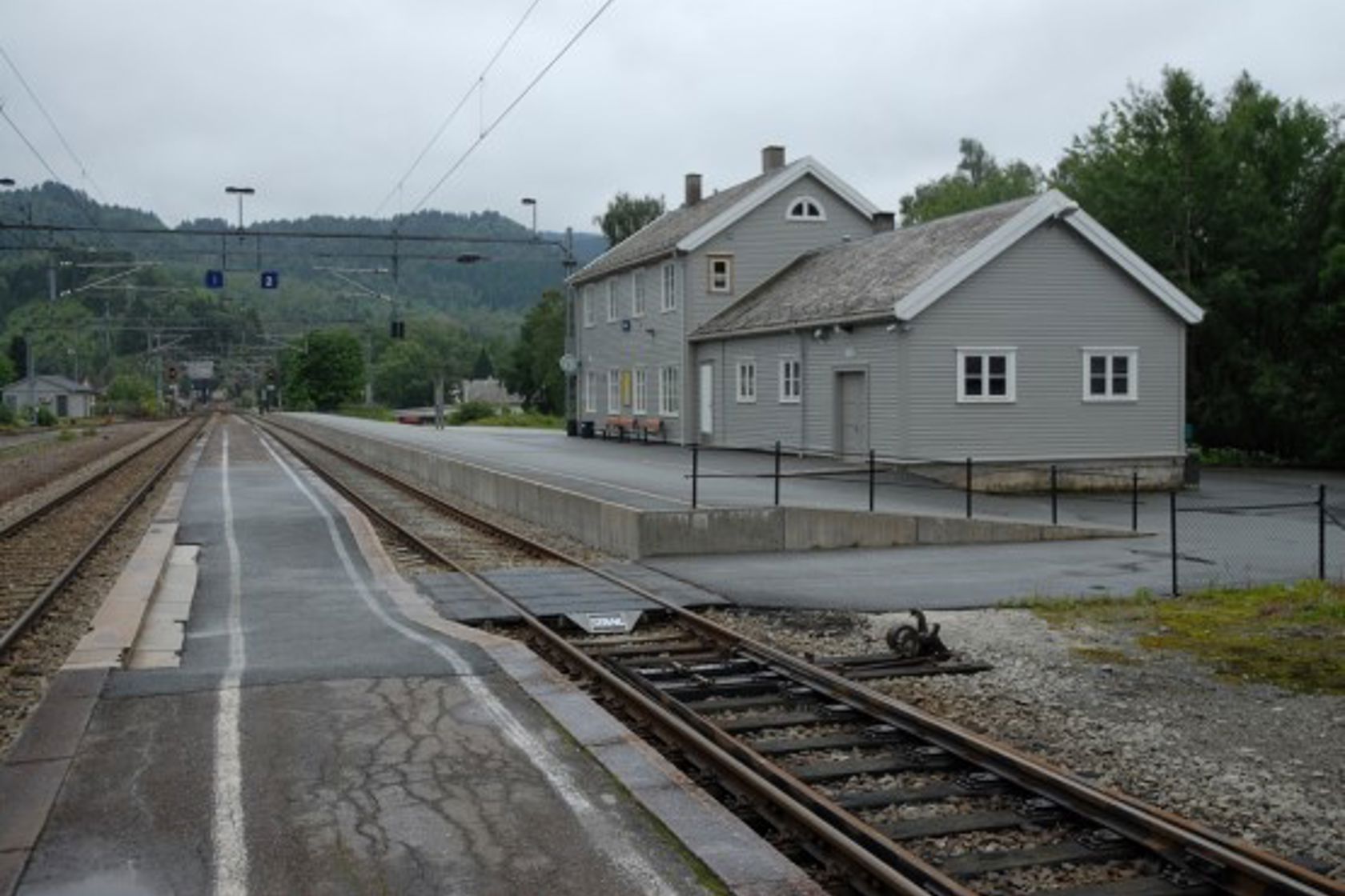 Eksteriørfoto av Sira stasjon