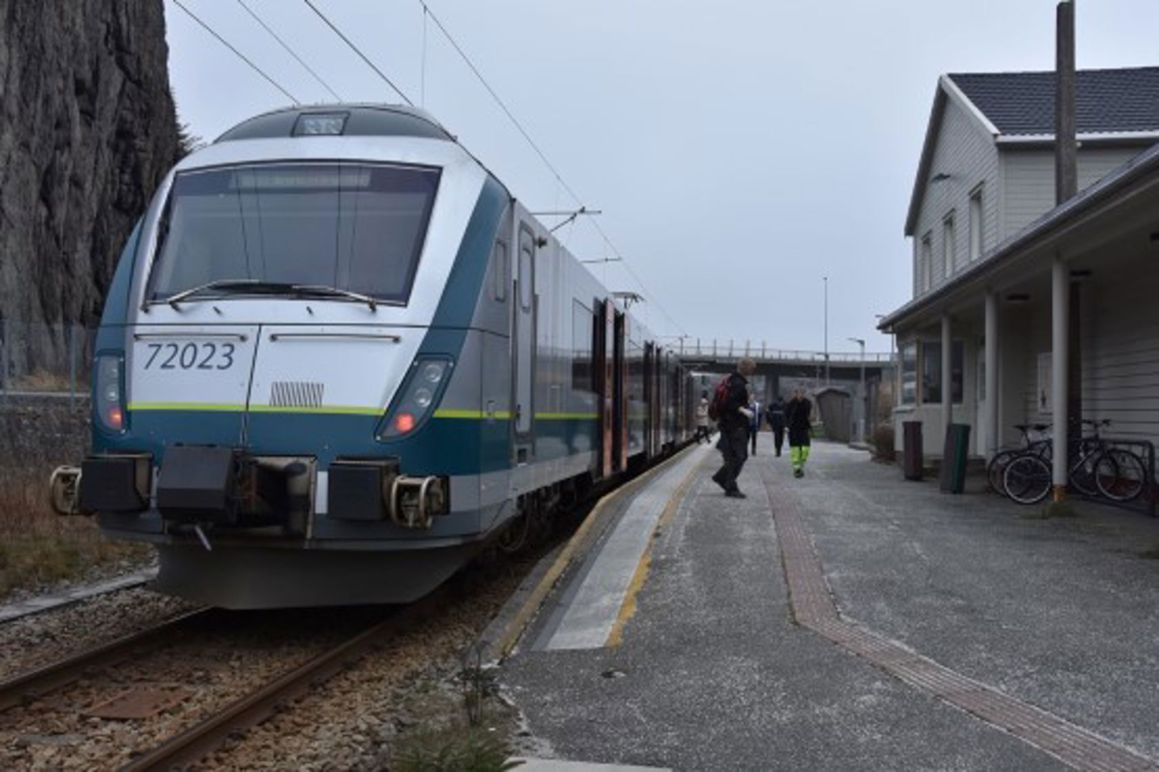 Eksteriørfoto av Sirevåg  holdeplass 