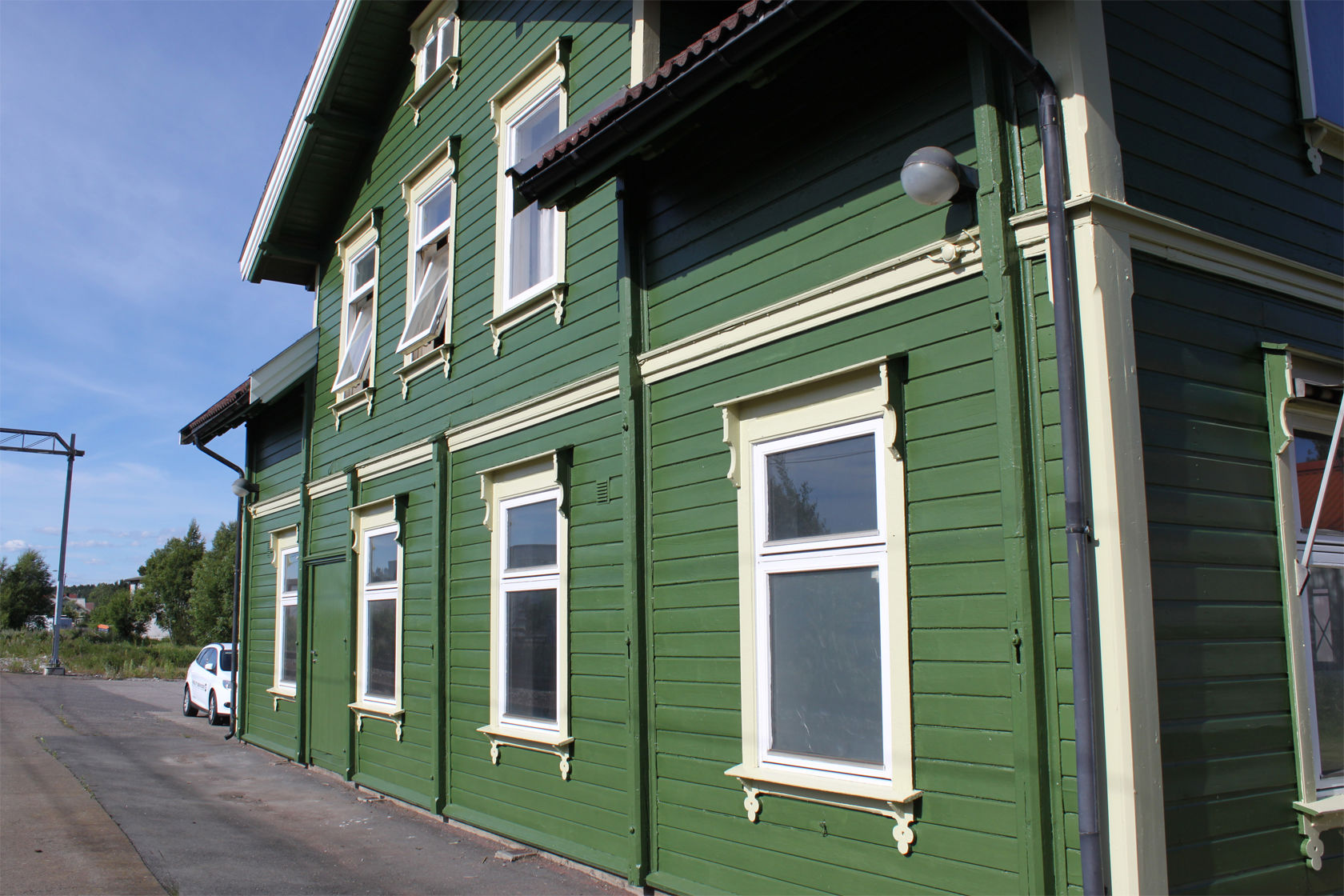 The station building at Skjeberg station