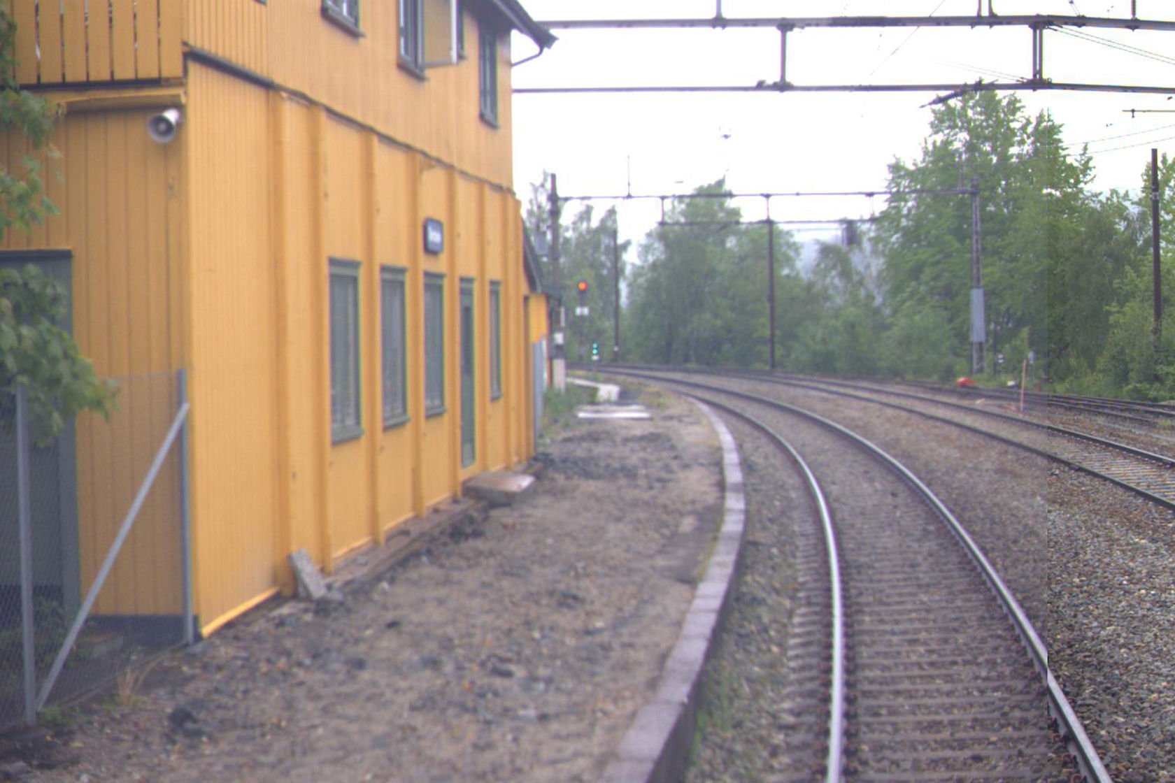 Tracks and station building at Skotselv station