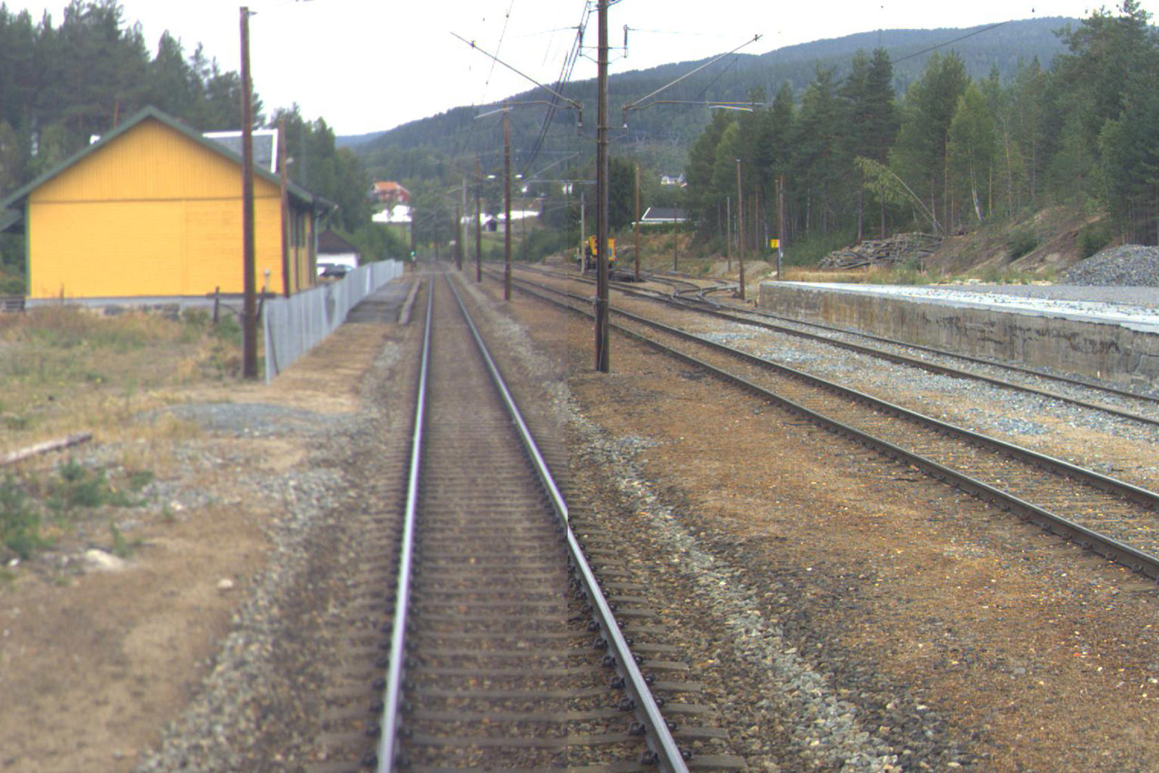 Spor og bygning på Sokna stasjon