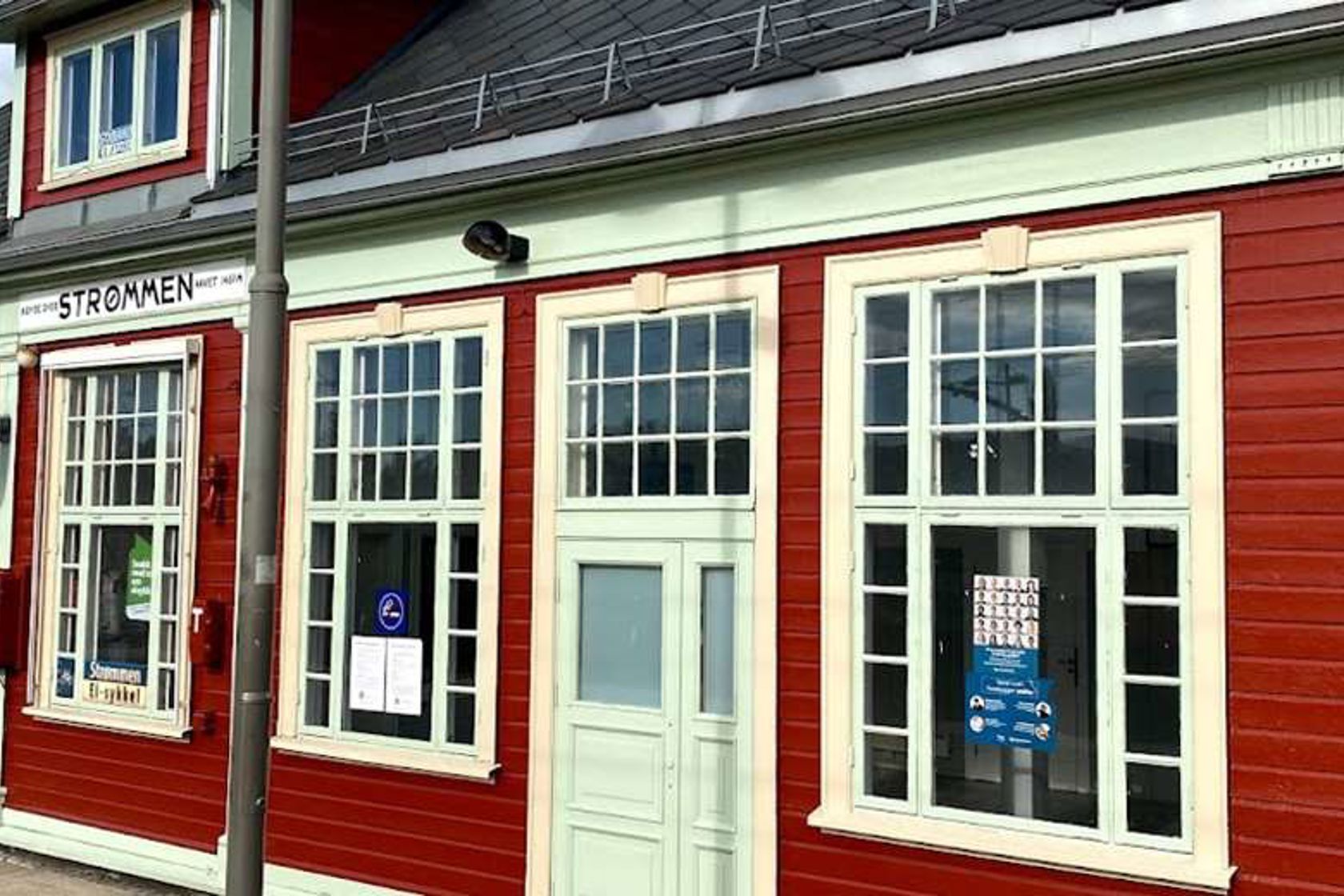 Exterior view of Strømmen station