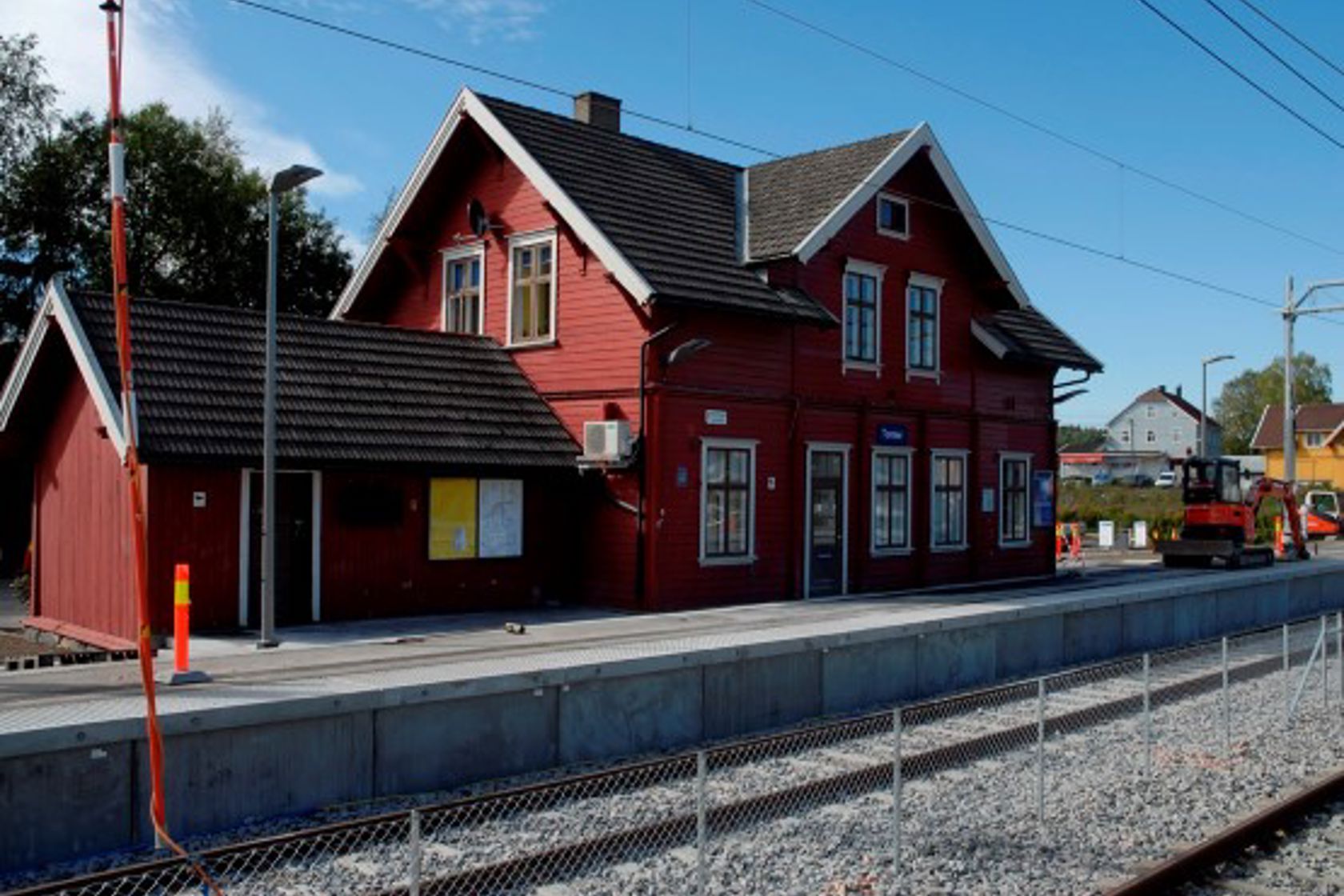 Eksteriørfoto av Tomter stasjon