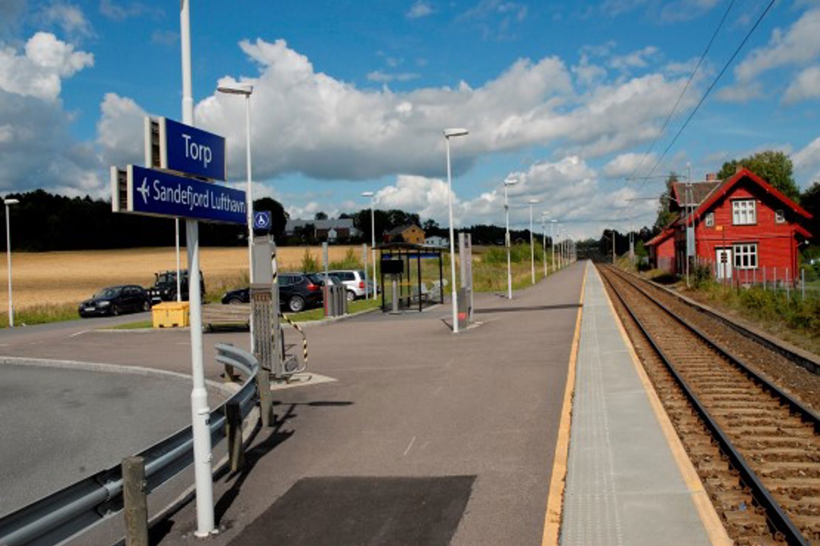 Eksteriørfoto av Torp holdeplass