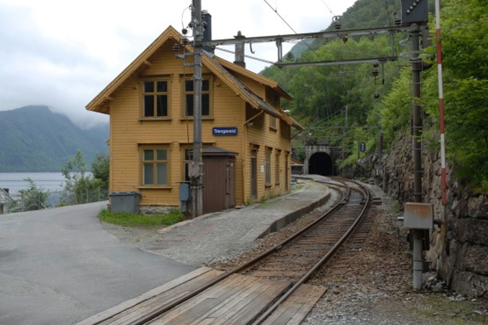 Exterior view of Trengereid station