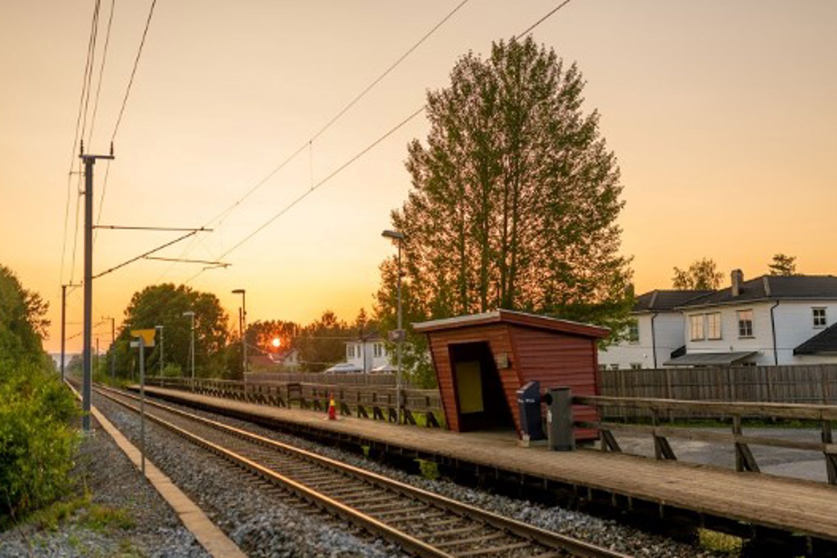 Eksteriørfoto av Tuen holdeplass