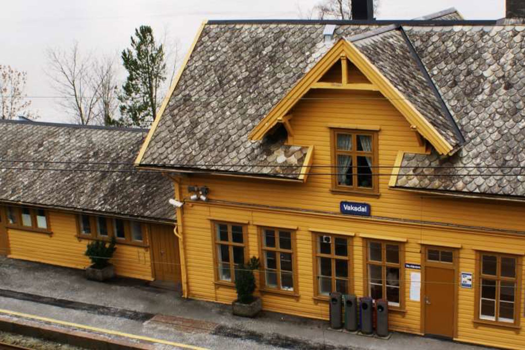 Exterior view of Vaksdal station