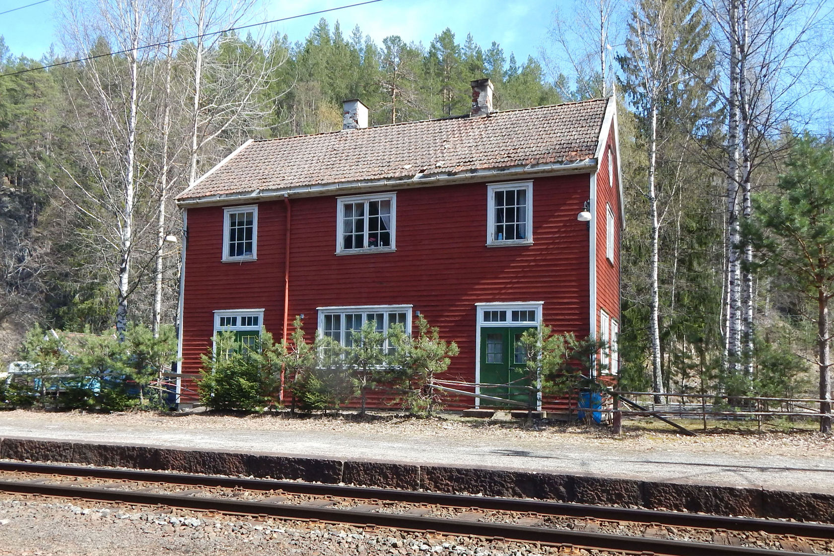 Tracks and station building at Valebø station