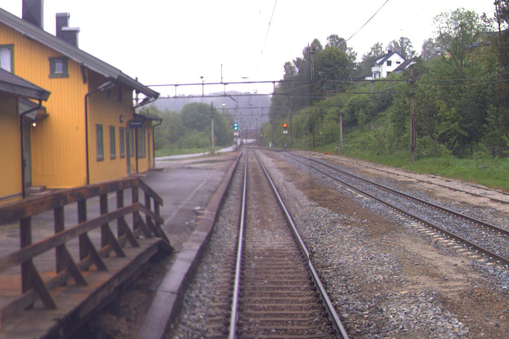 Tracks and station building at Åmot station