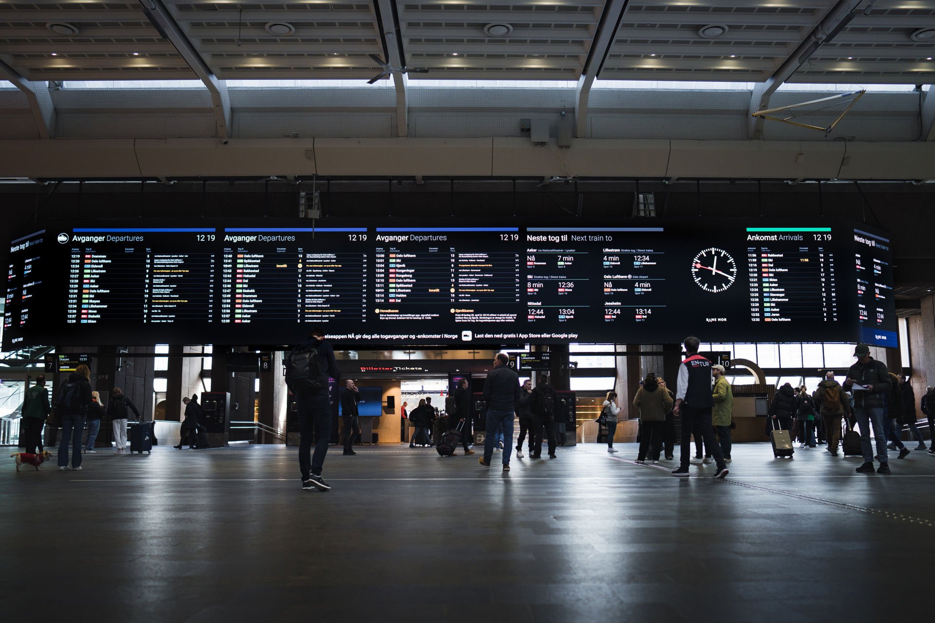 Interiørfoto av ankomst og avreisehallen på Oslo S